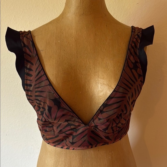 Seea swim top Black Ruffled Women's bikini Top reversible great condition - Picture 3 of 5